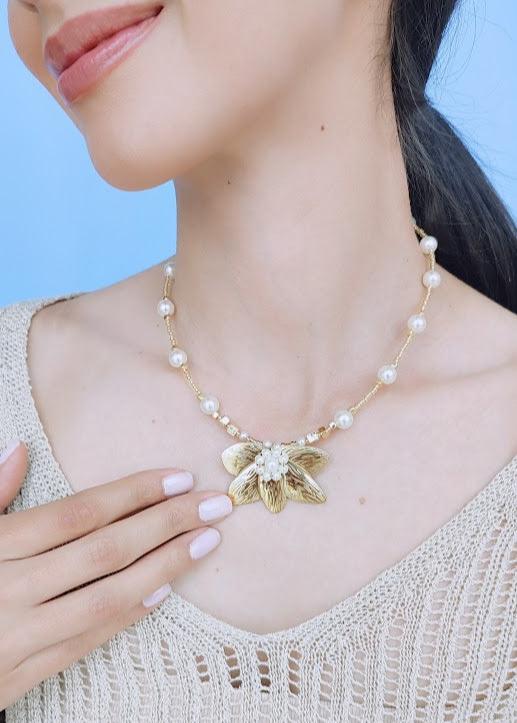 COLLAR PERLA FLOR