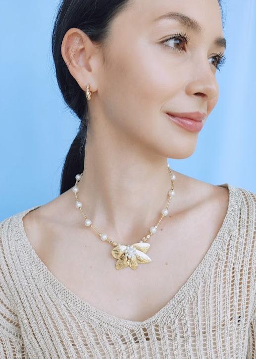 COLLAR PERLA FLOR